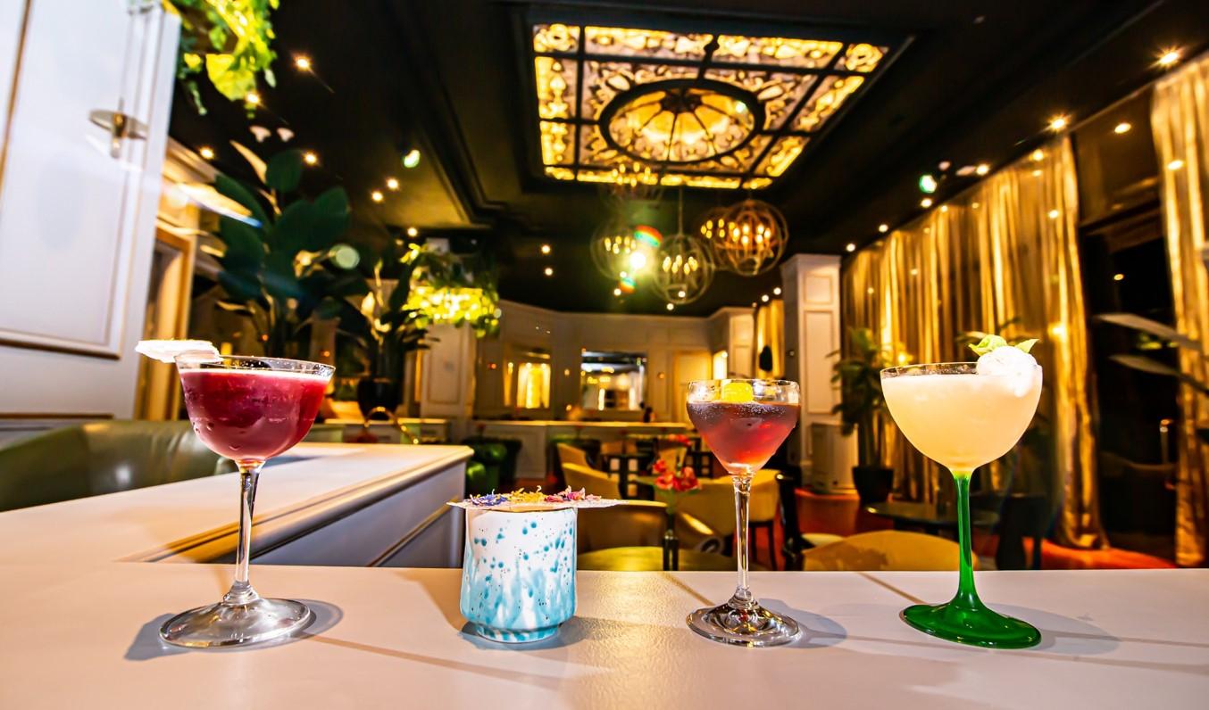 Mandarin Oriental, Santiago Hotel Kültér fotó The bar at the Mandarin Oriental