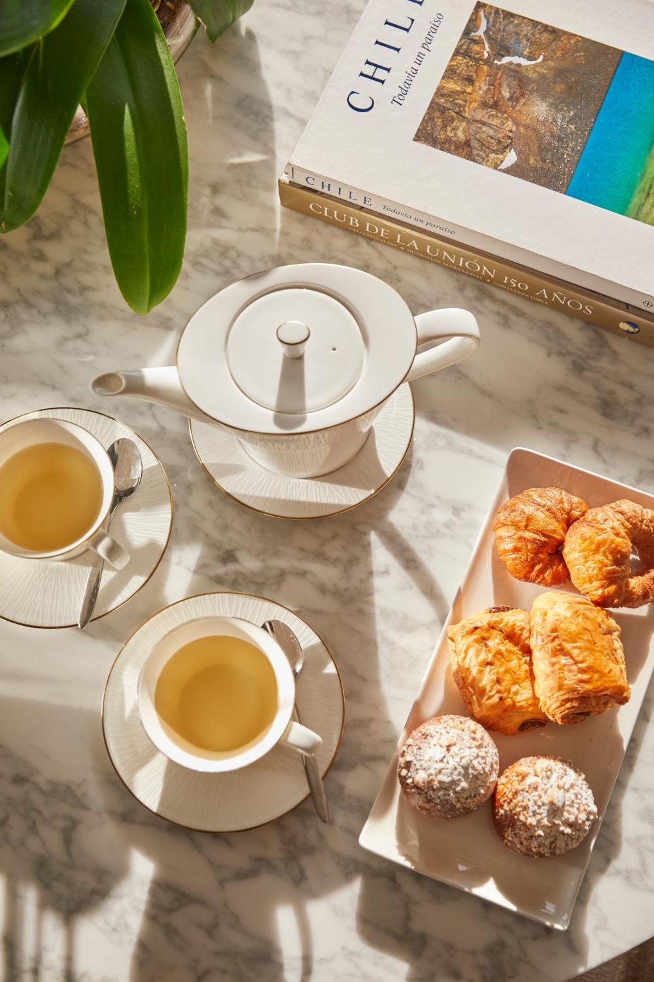 Mandarin Oriental, Santiago Hotel Kültér fotó Afternoon tea at the Ritz
