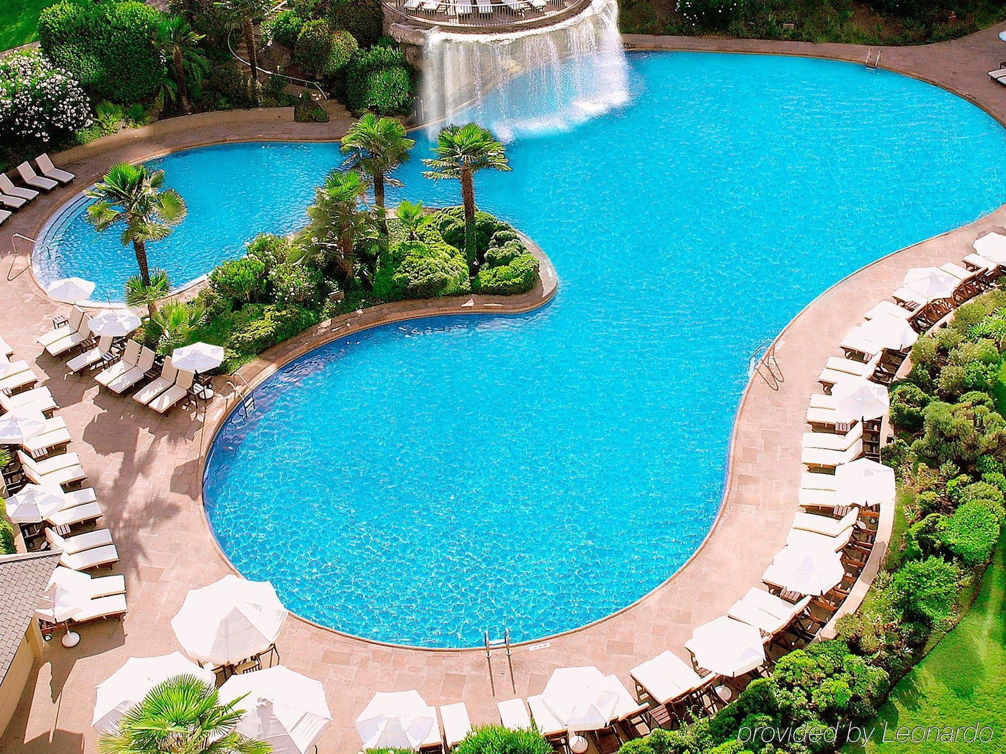 Mandarin Oriental, Santiago Hotel Kültér fotó The pool at the Westin Palace, Madrid